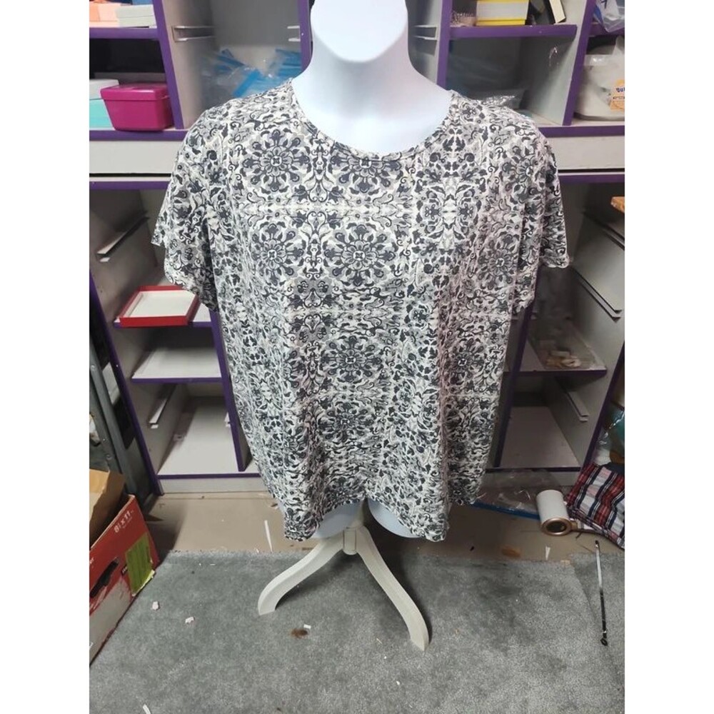 Basic edition woman Victorian floral print top SZ 4X